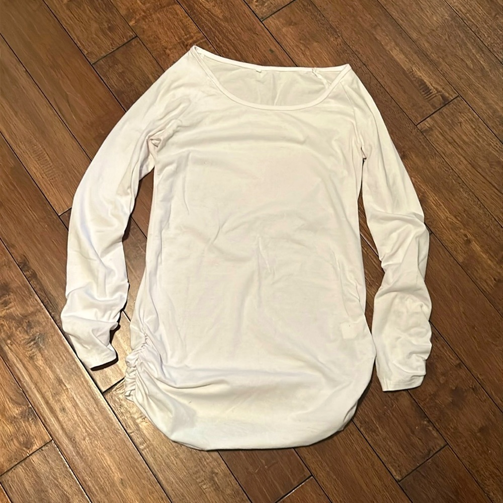Tunic length white long sleeve tee size small women’s